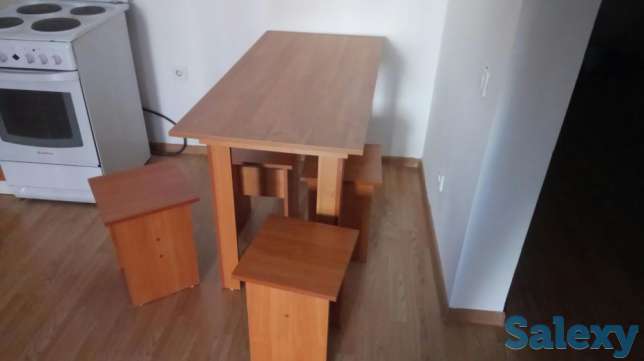 Продам стол со стульями в количестве 4 шт., фотография 1