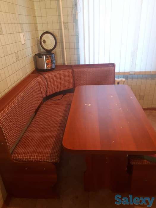 кухонный стол с угловыми креслами, фотография 1