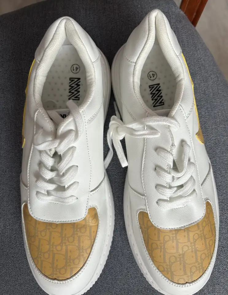 Продам женские спортивные кроссовки, фотография 1