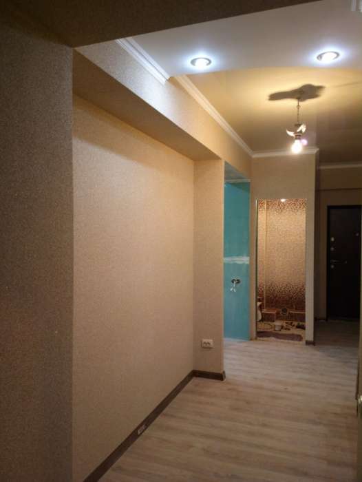 Замена электропроводки. Штукатурка. Левкас. Галтели. Покраска. Прокатка. Обои. Розетки. Ламинат. Линолеум.Плинтуса., фотография 8