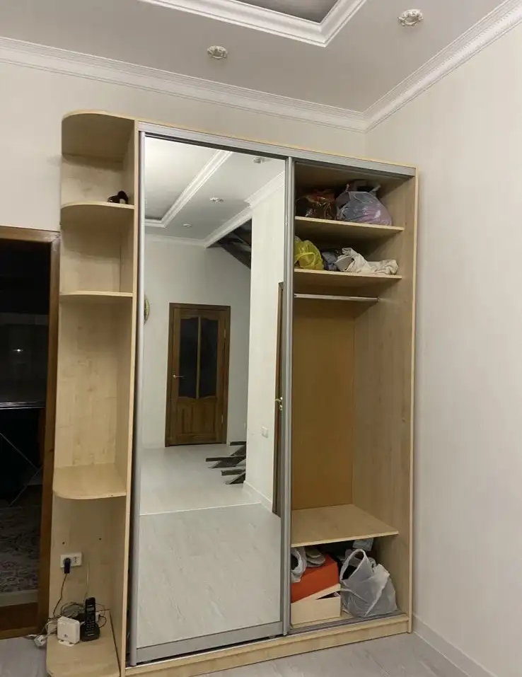 В отличном состоянии шкаф купе. Высота 250, глубина 60, ширина 180, фотография 2