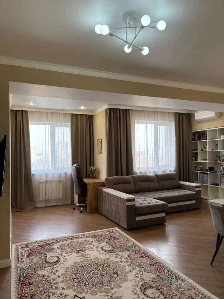 Продам просторную полностью меблированную квартиру с хорошим качественным ремонтом в новом ЖК Medeu Park., фотография 4