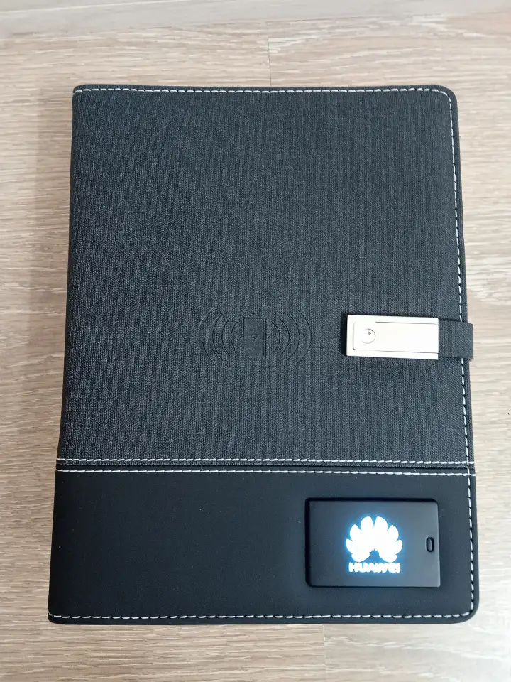 Ежедневник с powerbank, флешкой и беспроводной зарядкой, фотография 3