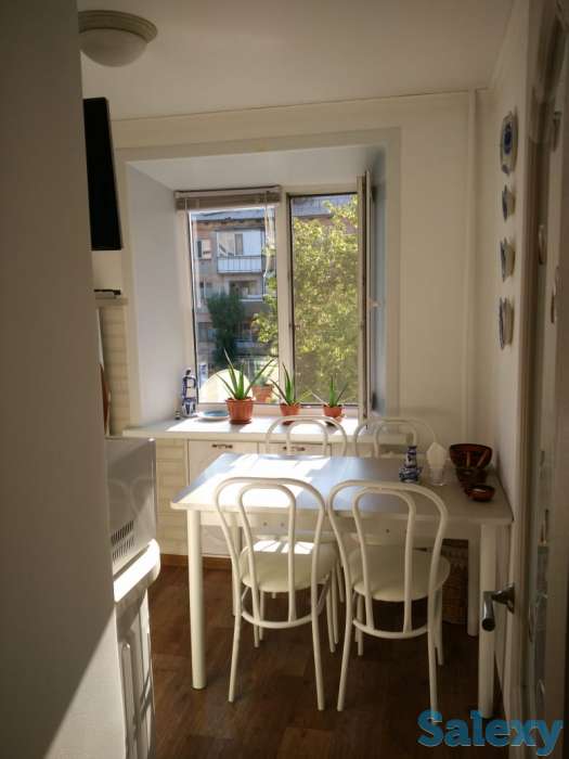 Стол обеденный и четыре стула, фотография 2