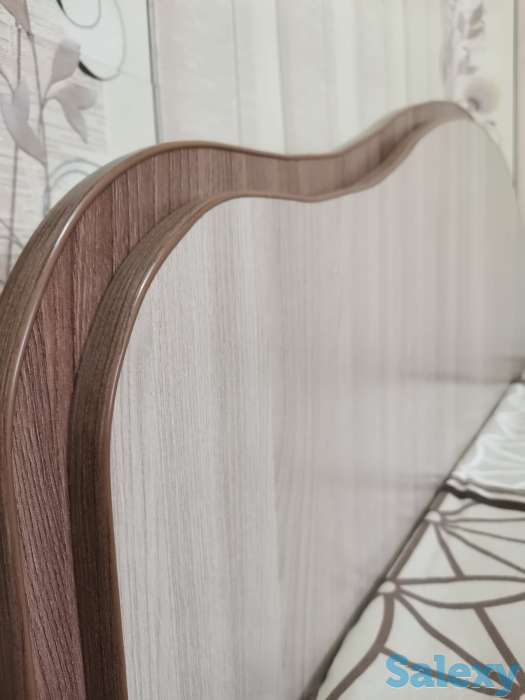 Продам 2-х спальную кровать с матрасом + комод, фотография 4