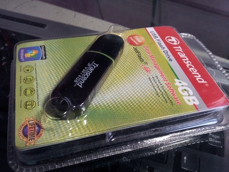 продам флешку 4 gb за 3200 тг, фотография 1