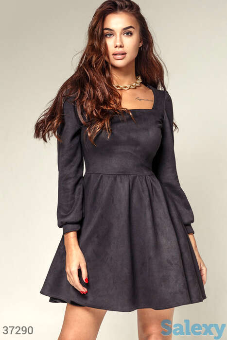 Приталенное платье из черной замши, фотография 1