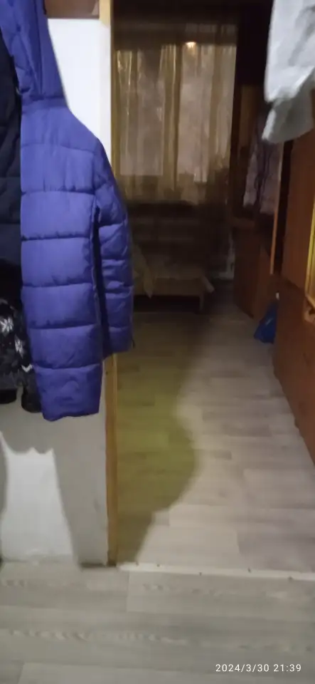 Продам комнату в общежитии 18 квадратов вода в горячая холодная в комнате пласт окно натяжны дверь железная второй эта, фотография 1