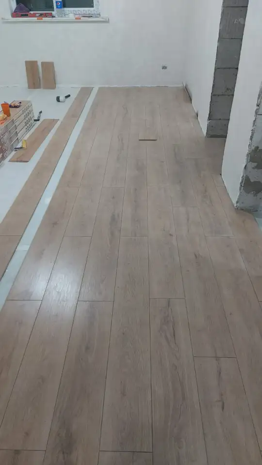 Установка Ламината наливной пол и покраска стен, фотография 2