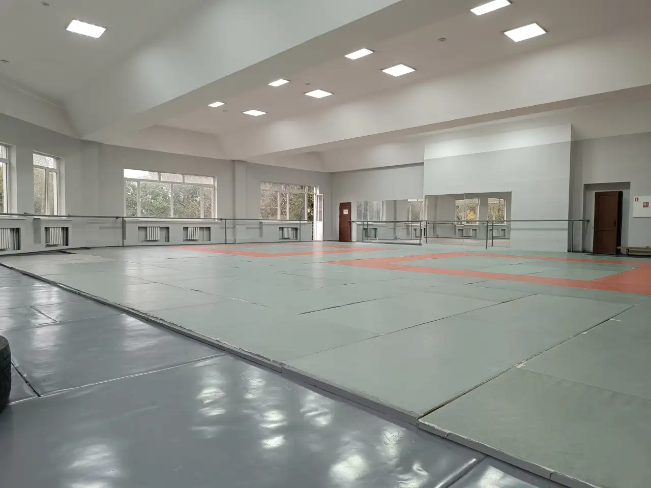 Сдаём спортивный зал в аренду 289м, Жамбыла 77, фотография 1