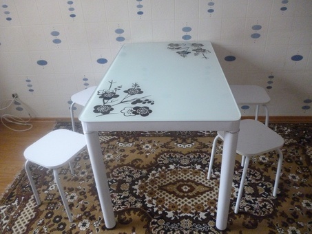 Срочно продам кухонный  стол с стульями (год эксплуатации) 53000, фотография 1