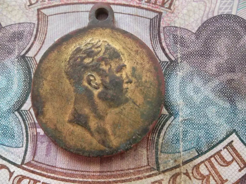 Медаль Александр Iг. Славный год минул но не пройдут содьянные подвиги остатки позолоты, фотография 1