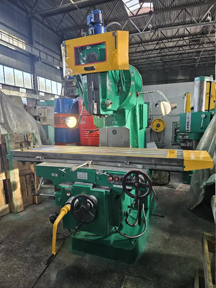 Вертикально-фрезерный станок ВМ127М 1993 г., фотография 2