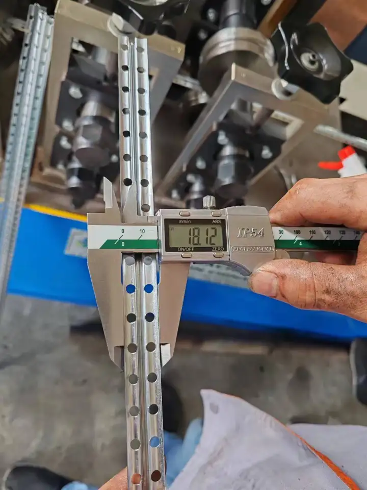 Станок для изготовления перфорированных профилей маячковых, фотография 1