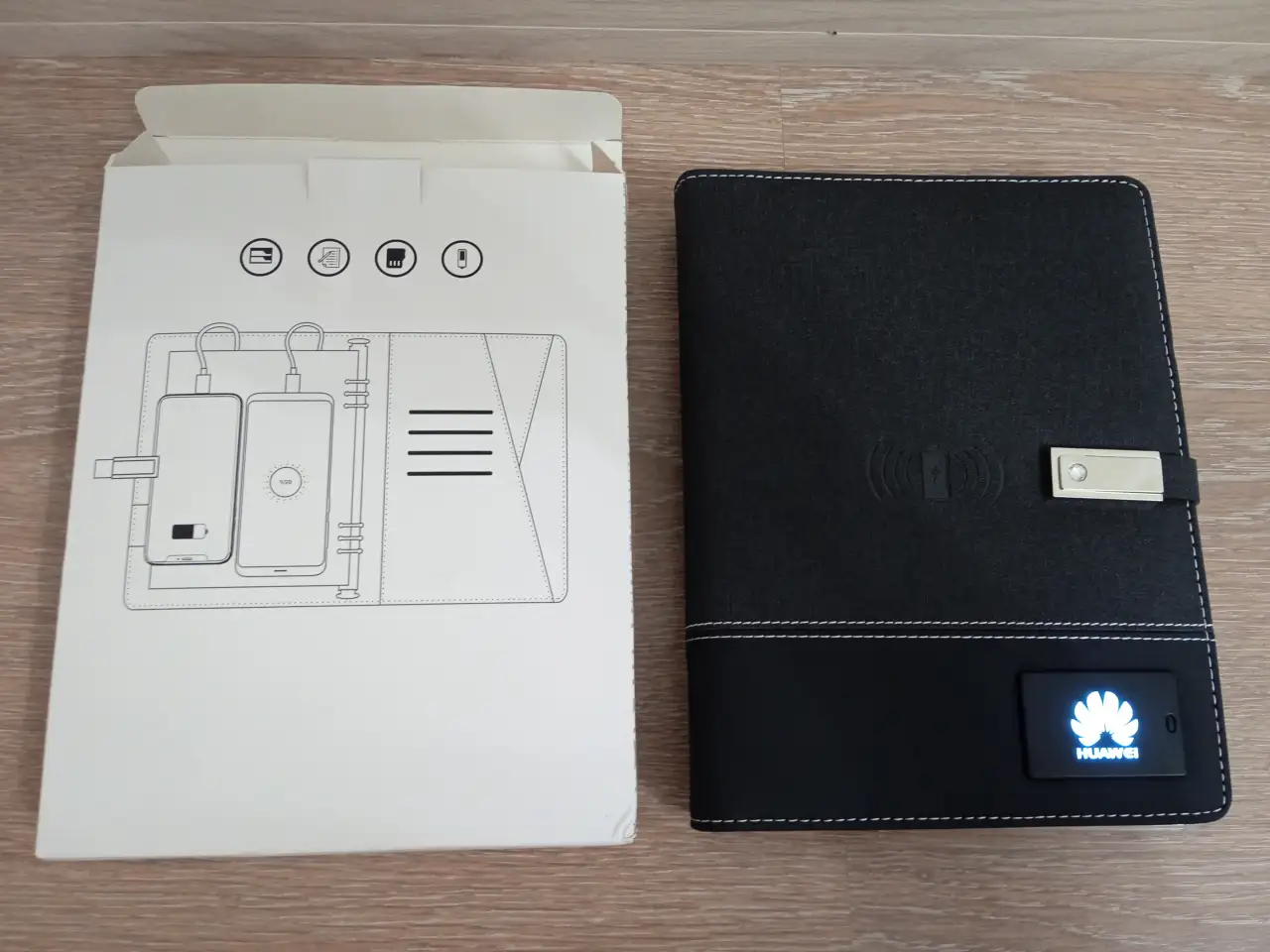 Ежедневник с powerbank, флешкой и беспроводной зарядкой, фотография 2