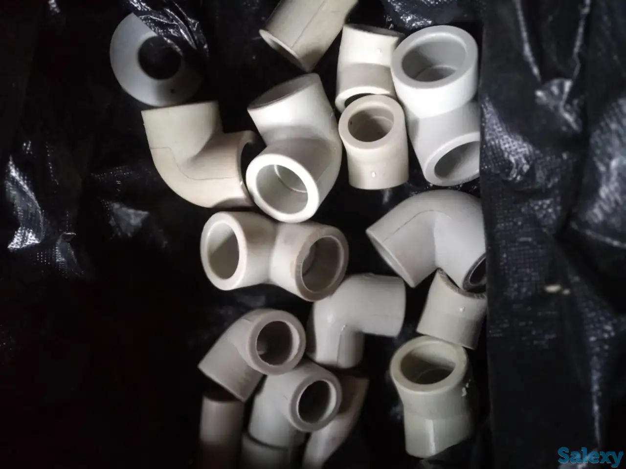 Трубы ПХВ, отводы полуотводы, краны радиатора отопления, фотография 2