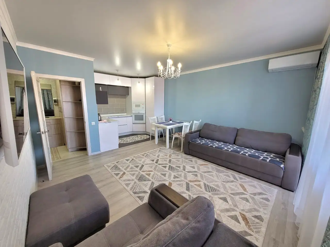 Уютная 2-х комн. квартира в ЖК Жемчужина, Проспект Нурсултана Назарбаева 95, фотография 2