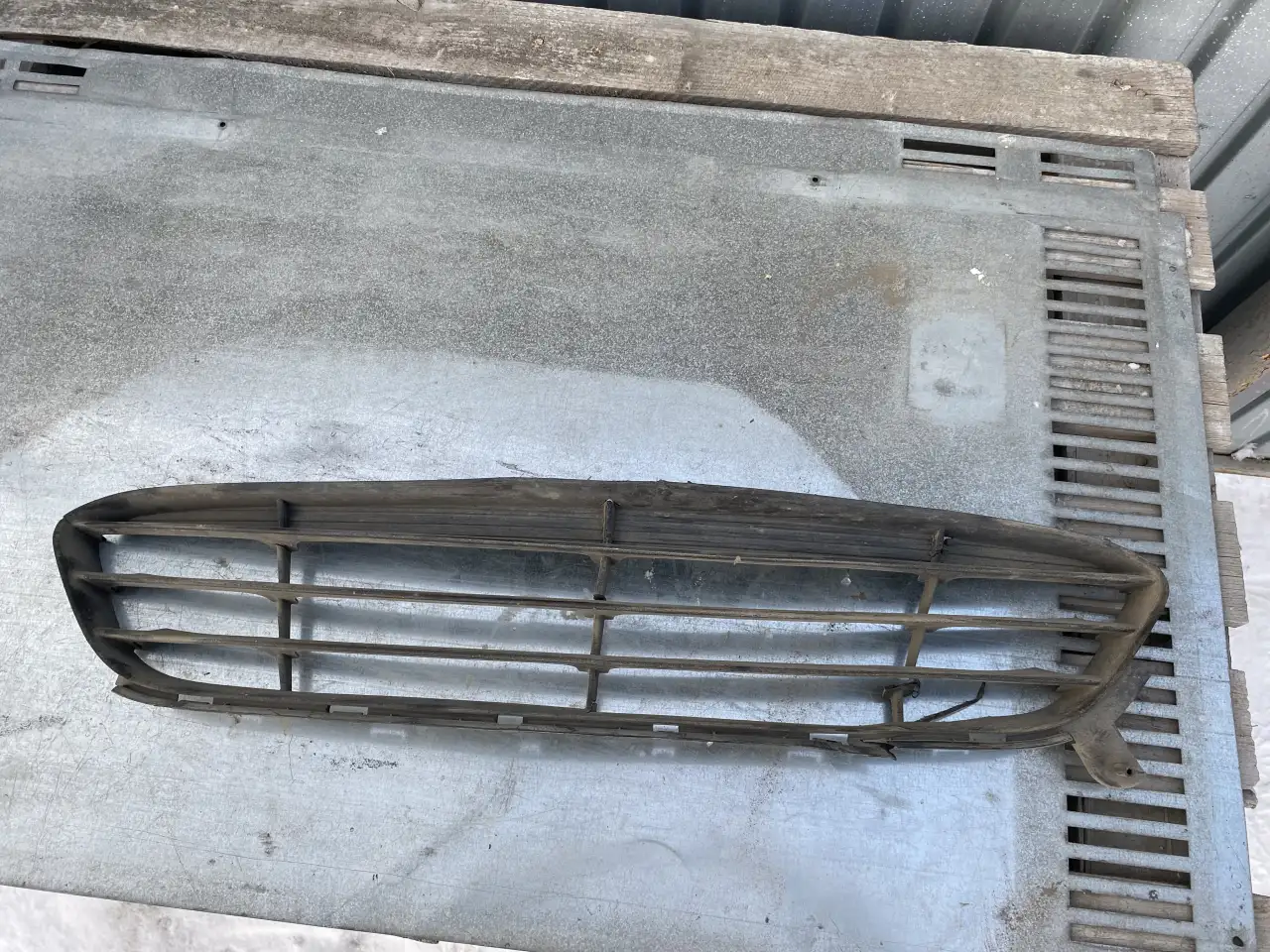 Решетка радиатора нижняя Solaris, фотография 1