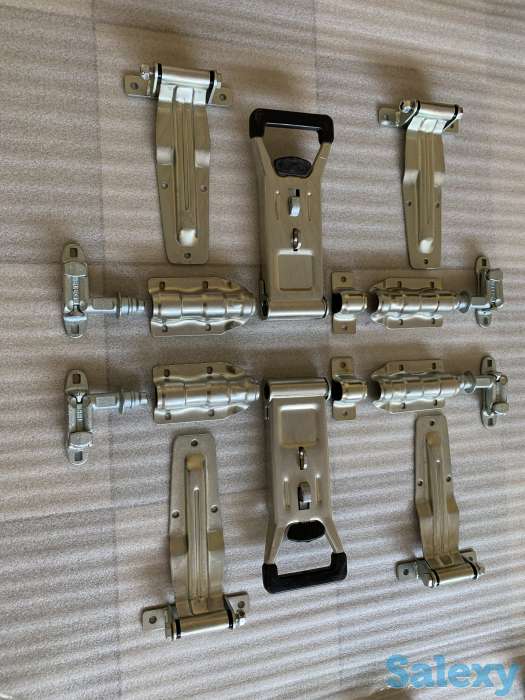 Комплект фурнитуры на задние ворота фургона с рукояткой 