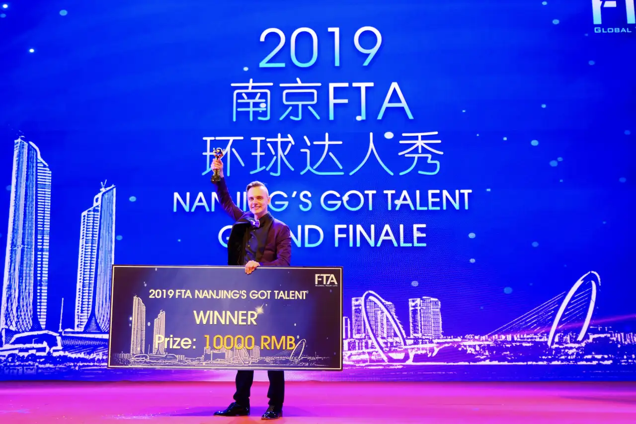 Фокусник Иллюзионист Михаил Гуторов, фотография 3