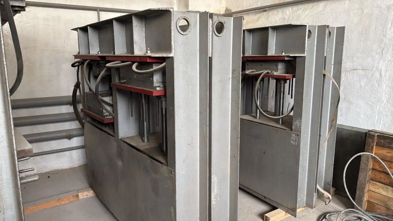 Продам станки для пройзводстава пластиковых люков, фотография 6