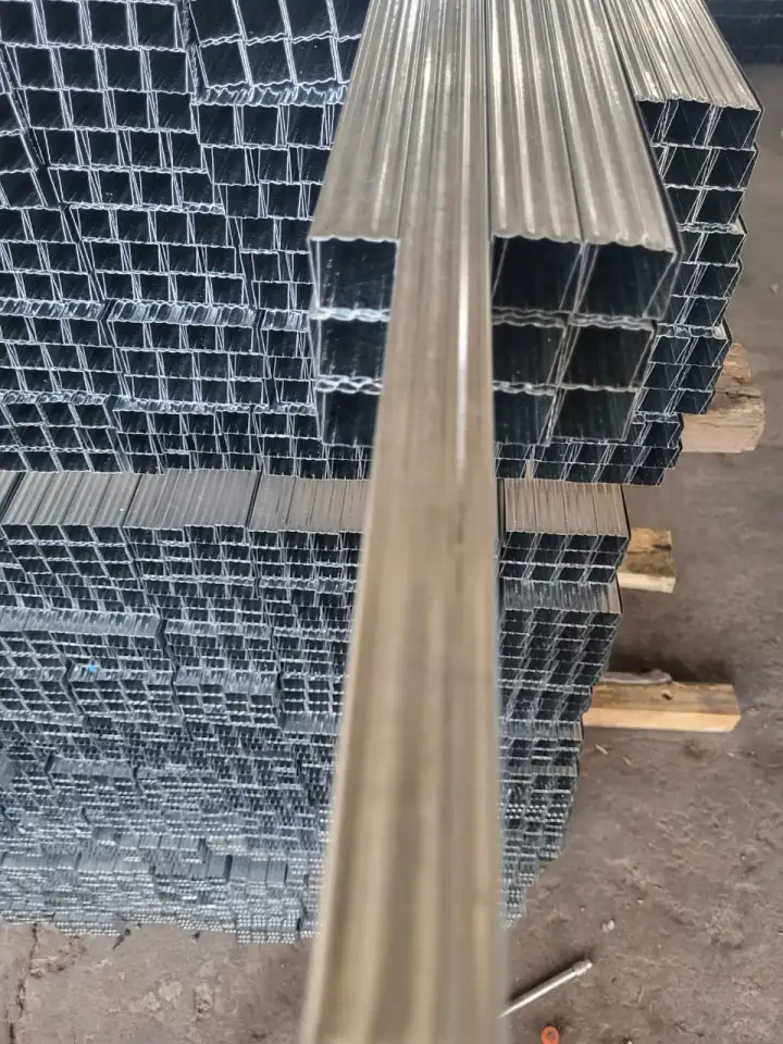 Профиль потолочный, фотография 4