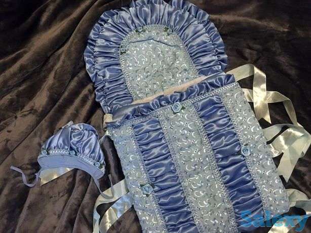 Конверт на выписку + распашонка и 2 шапочки, фотография 1