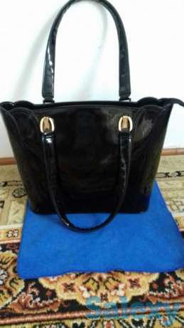 Продам кож.лакированную сумку в отлич.состоянии, фотография 1