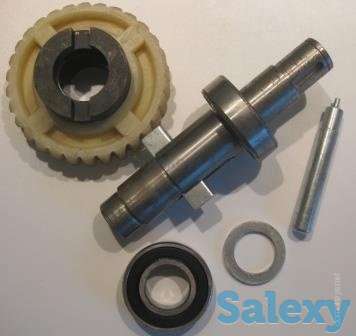 Рабочий вал двигателя с шестеренкой и подшипниками в сборе, фотография 1