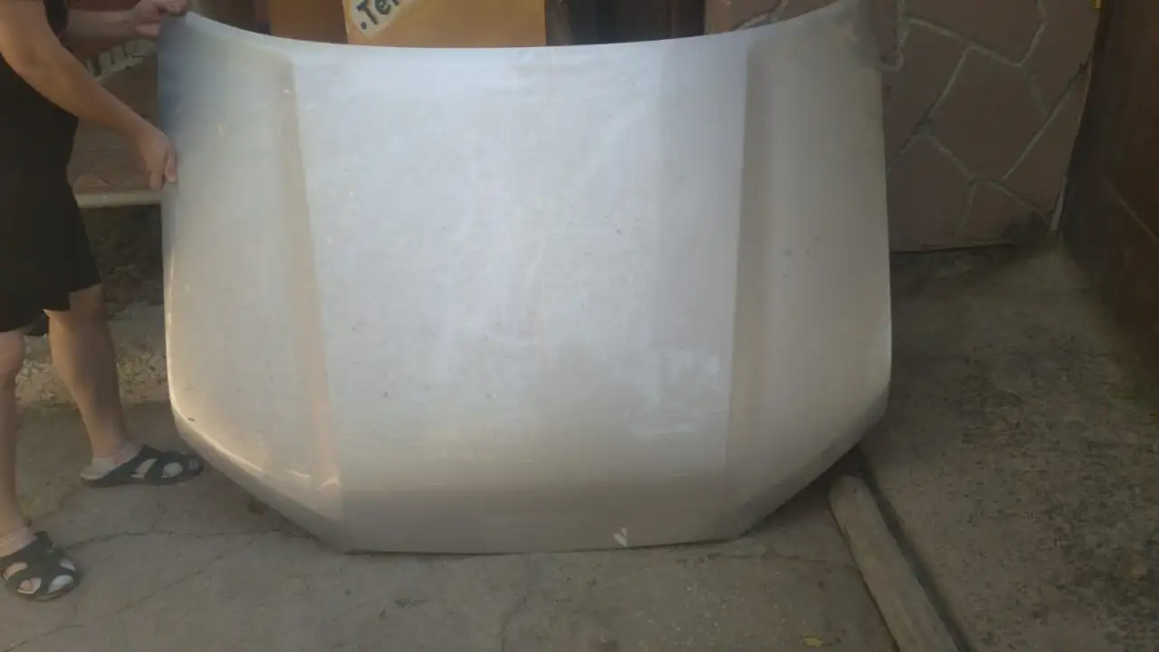 Капот Toyota 4Runner SRоригинал бу, без повреждений цвет серебристый, фотография 1