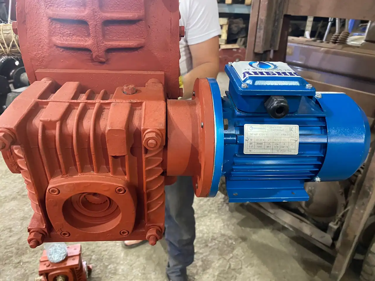 Редукторы, насосы, тормоза, электродвигатели, фотография 13