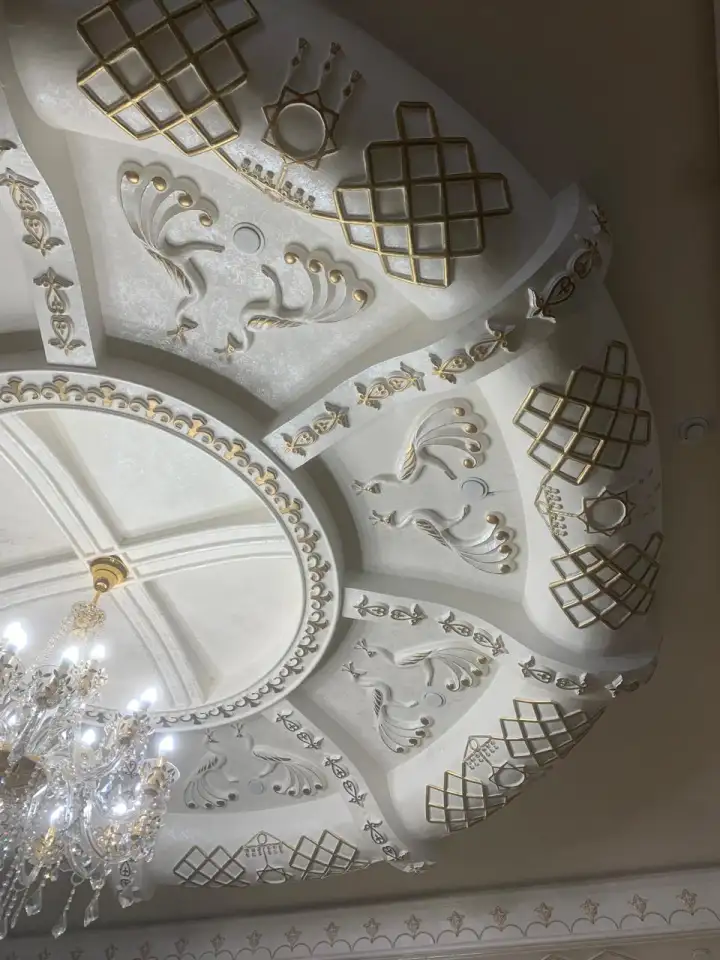 Берельеф, роспись стен и потолков, фотография 1