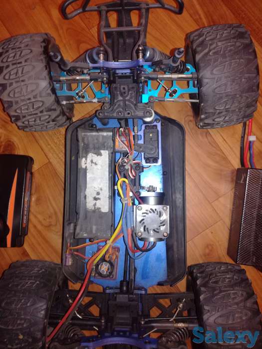 Продам машинку на пульте управления, фотография 3