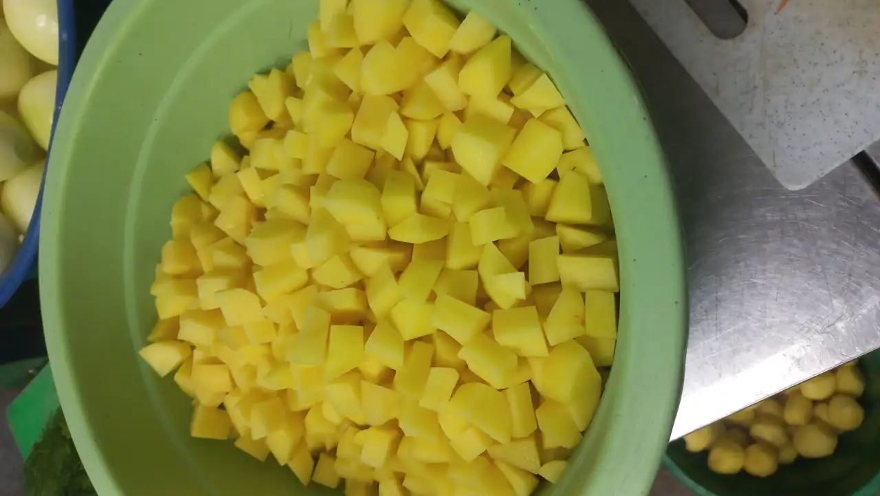 Срочно вахтой только с билетами на помошника повара в женск друж колектив, фотография 5