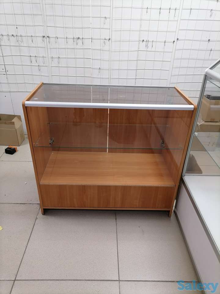 Срочно Продам  витрину шириной 100 см., фотография 1