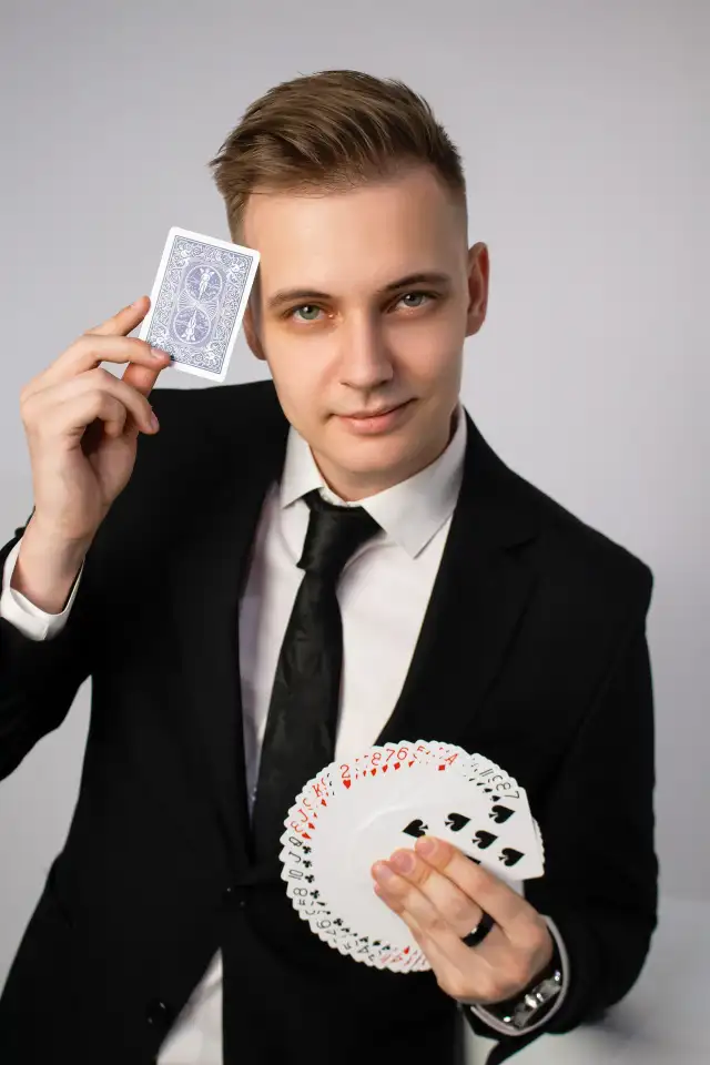 Фокусник Иллюзионист Михаил Гуторов, фотография 1