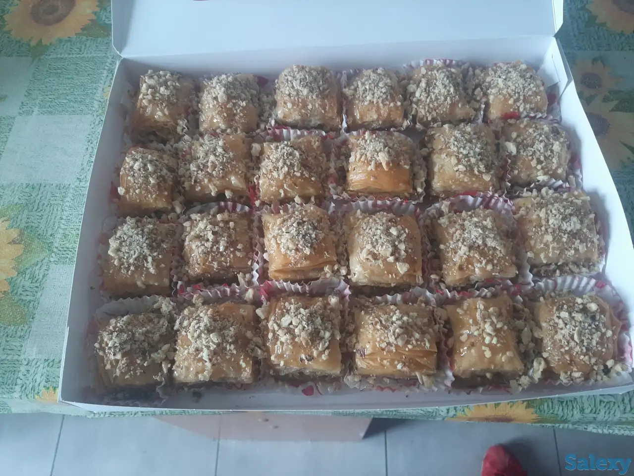 Турецкая пахлава с грецкими орехами и фруктовая пахлава с грушами, фотография 1