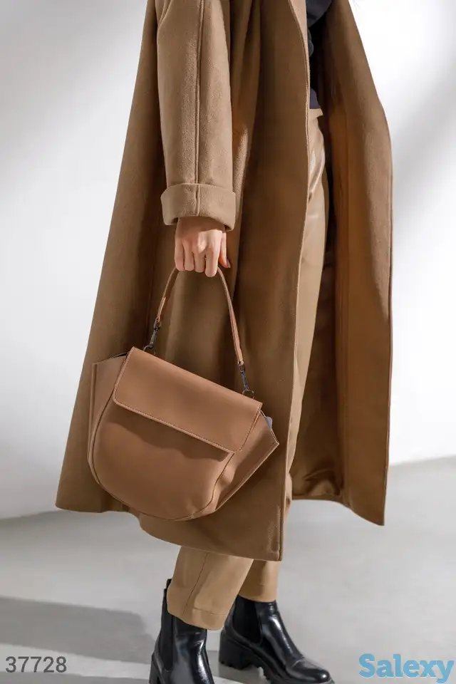 Кожаная сумка бежевого оттенка, фотография 1
