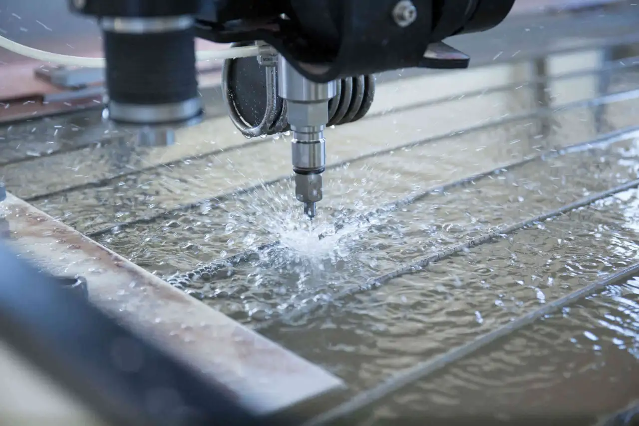 Гидроабразивная резка, фотография 1