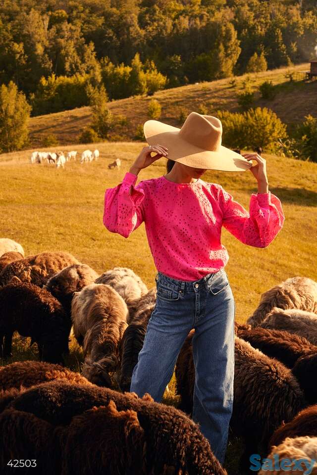 Яркая блуза из прошвы, фотография 1