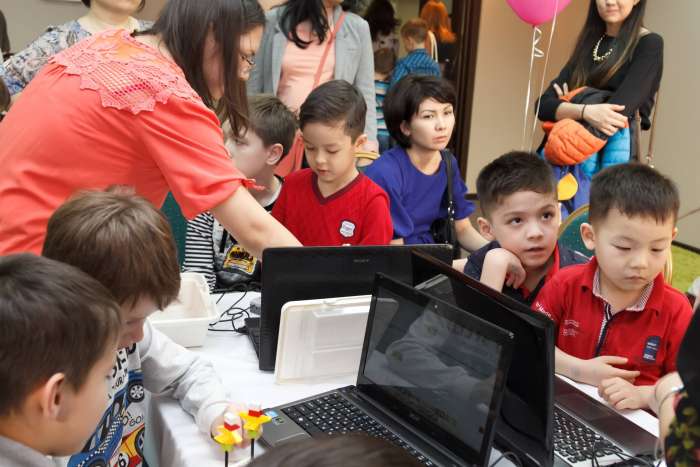 Кружок робототехники в учебном центре 