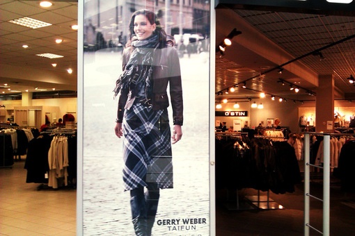 Высококачественная, широкоформатная печать банера, перфопленки, самоклейки, банерной сетки, фотография 1