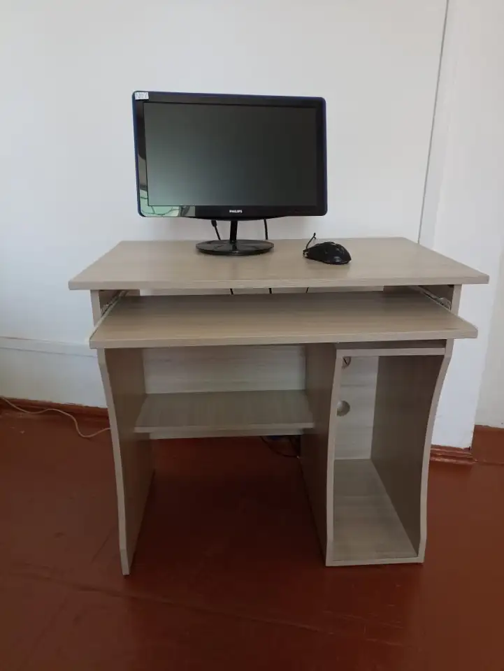 Осталось 8 компьютерных столов, фотография 1