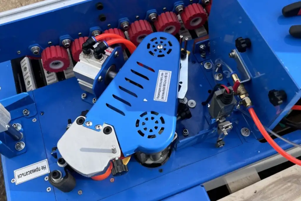 Кромкооблицовочный станок DM-117 PRO c автоматической подачей заготовки, фотография 2