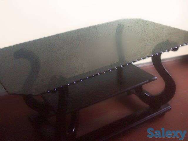 Журнальный столик из каленого стекла, фотография 2