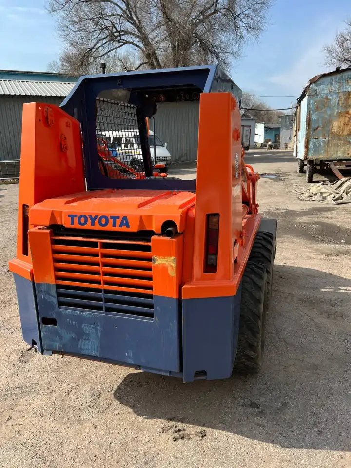 Мини фронтальный погрузчик Toyota SDK6 в Алматы, фотография 3