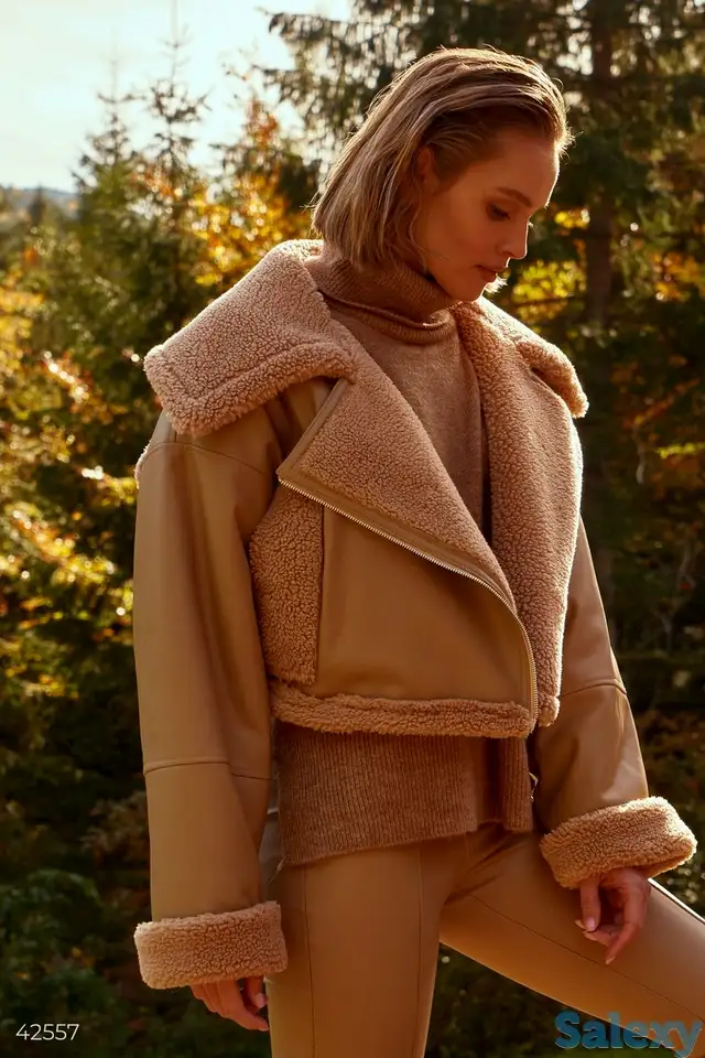 Трендовая дубленка в бежевом цвете, фотография 1