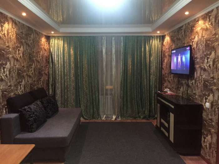 1-комнатная ЛЮКС квартира посуточно, (в центре города, площадь), фотография 1