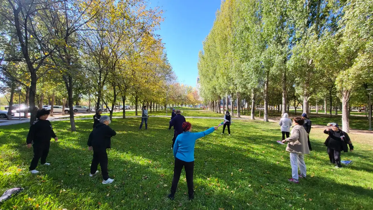 Занятия Цигун и Ушу по вечерам в Астане, в старом городе., фотография 1