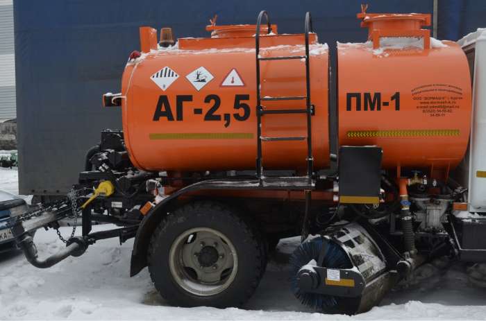 Автогудронатор АГ-2,5 с цистерной для дозаправки катков, фотография 4